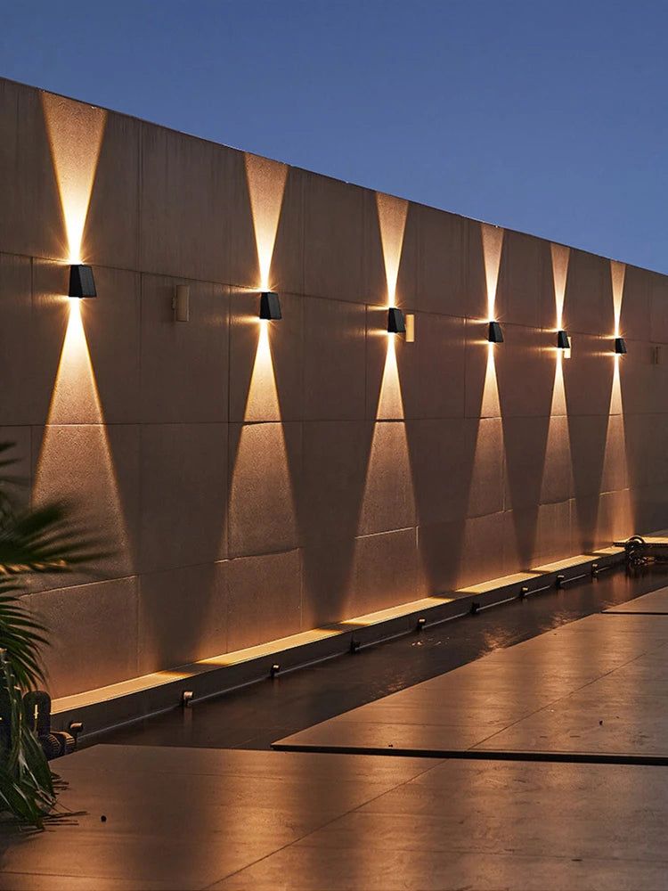 VELUNO SolarGlow – LED Solar-Außenwandleuchte